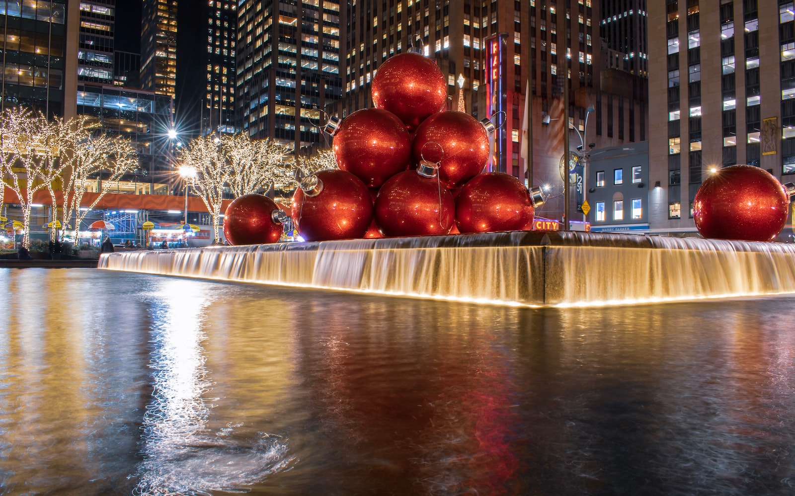 red Christmas baubles water fountain